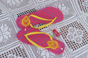 Lemon drop-shape Venetian lace earrings with white Agate (semi-precious stone) and silver hardware here with Hawaianas summer 2013 collection and pink Riske nail polish <3