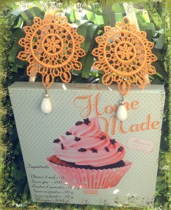 Tangering full-moon Venetian lace earrings with white agate (semi-precious stone) and silver hardware