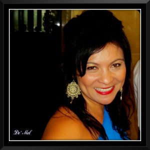 Royal gold full-moon  Venetian lace earrings with oval pearl and gold hardware