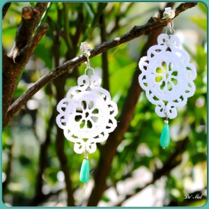 White oval shape lace earrings with Argentinian chrysoprase and silver hardware