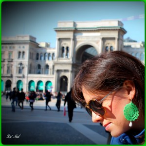 Fluo and more fluo! Medium fluo green Venetian lace earrings with white agate and silver hardware